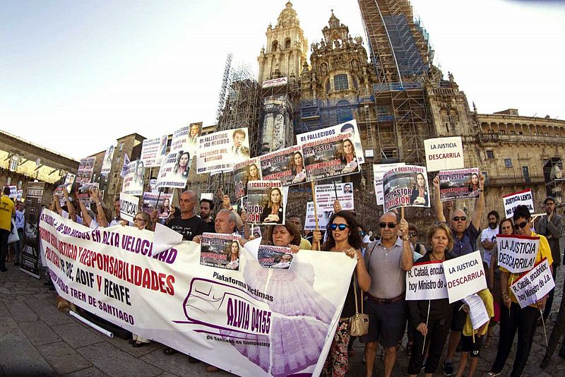  Las mañanas de RNE con Íñigo Alfonso - Seis años después, las víctimas del accidente de Angrois siguen pidiendo justicia - Escuchar ahora