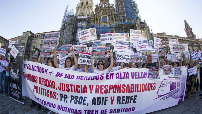  Boletines RNE - Accidente de Angrois | Manifestaciones y conmemoraciones 6 años después - escuchar ahora