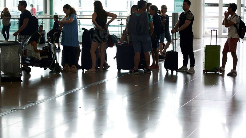 24 horas fin de semana - 20 horas - Las fuertes lluvias y la huelga de Iberia complican la jornada en El Prat - Escuchar ahora