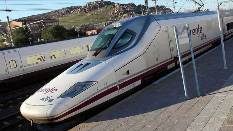 Boletines RNE - Renfe cancela 1.152 trenes por las huelgas de CGT en días clave del verano - Escuchar ahora