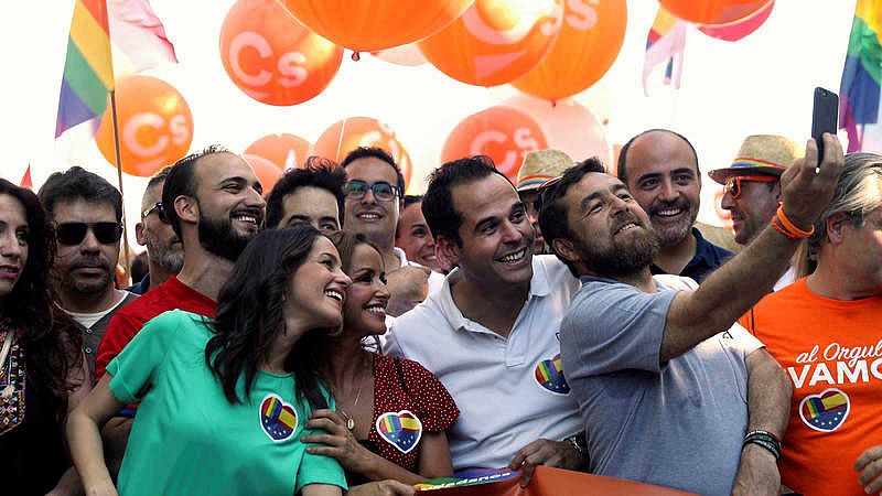  Boletines RNE - La Fiscalía investigará los incidentes ocurridos durante las fiestas del Orgullo contra simpatizantes de Ciudadanos - Escucha ahora