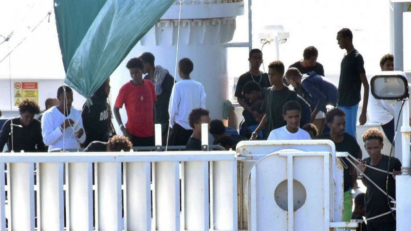 14 horas - Italia autoriza el desembarco de un centenar de inmigrantes - Escuchar ahora
