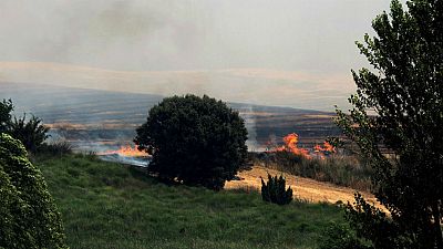 Boletines RNE - 200 efectivos tratan de extinguir el fuego de Barchn del Hoyo, Cuenca - Escuchar ahora