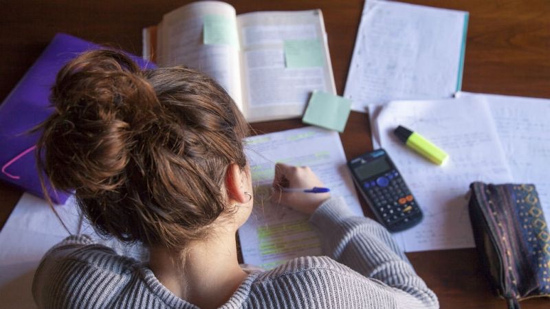 14 horas - Se abre el plazo para solicitar becas de estudios - Escuchar ahora