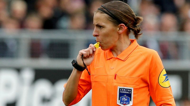 14 horas - La final de la Supercopa de Europa será arbitrada por una mujer - Escuchar ahora