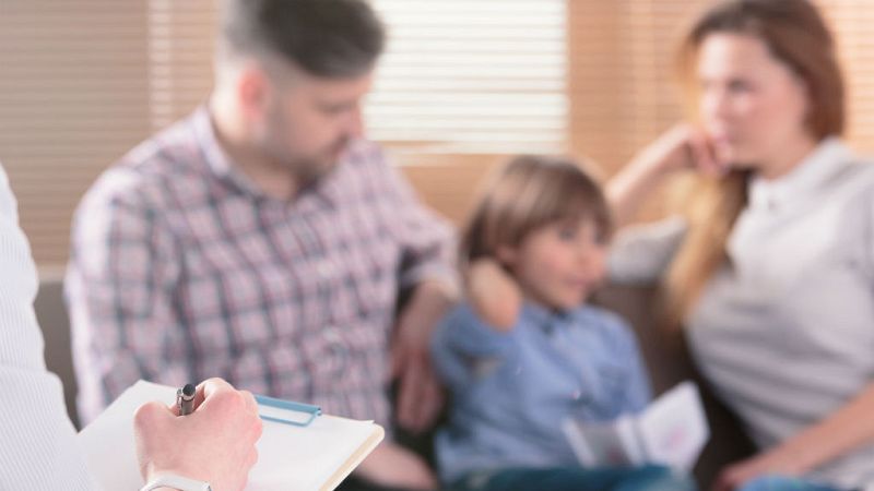  14 Horas - Más de veinte mil niños viven en una familia de acogida en España - Escuchar ahora 