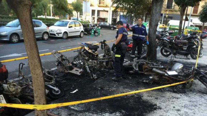 Un detenido tras el incendio de varias motos en el País Vasco - Escuchar ahora