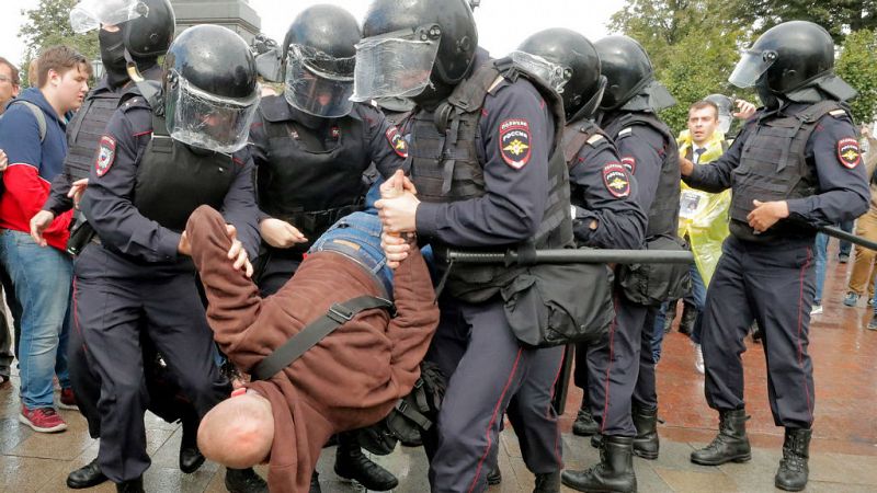 Casi 700 detenidos en nuevo pulso entre la oposición y las autoridades rusas - Escuchar ahora