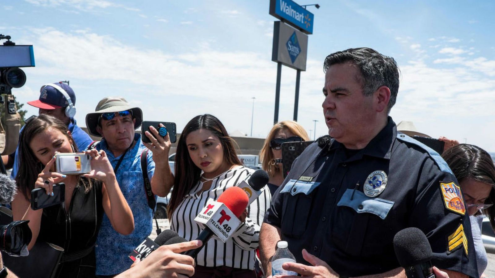 Boletines RNE - Tres detenidos y once heridos tras el tiroteo en unos grandes almacenes en Texas - Escuchar ahora