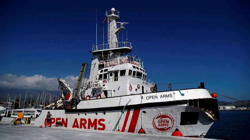 Open Arms pide urgentemente un puerto seguro al que llevar a 121 inmigrantes - Escuchar ahora