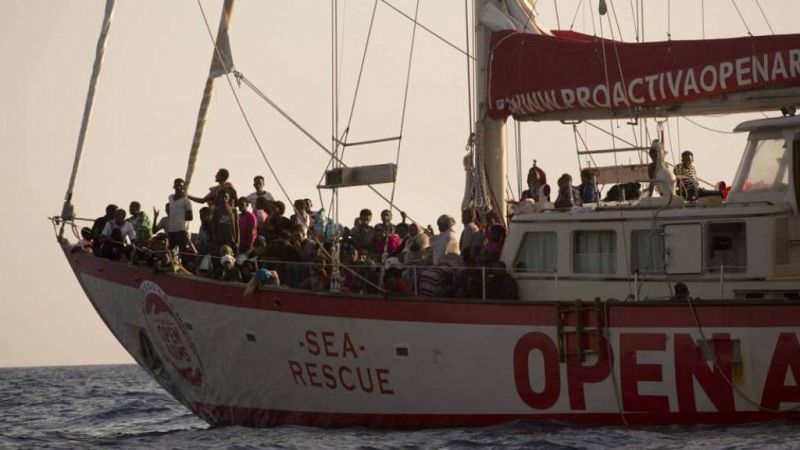 Camps: Malta legalmente tendría que autorizar el desembarco - Escuchar ahora