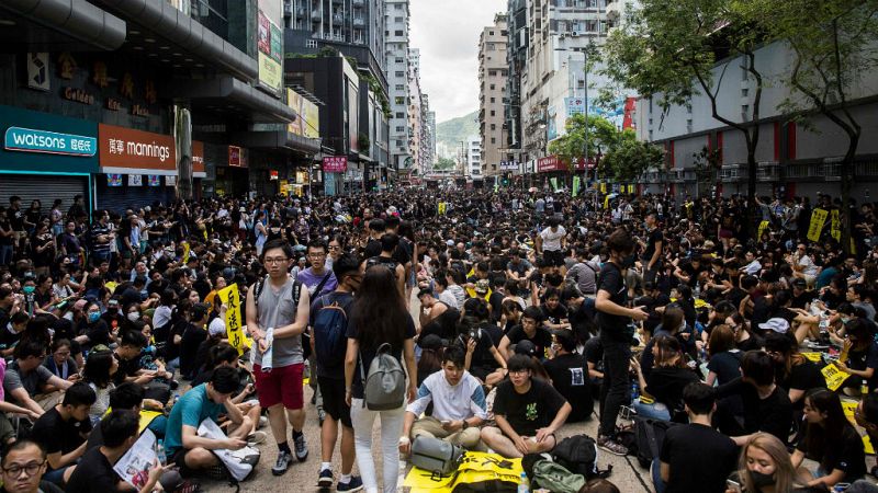 Boletines RNE - Hong Kong bloqueado por una huelga general - Escuchar ahora