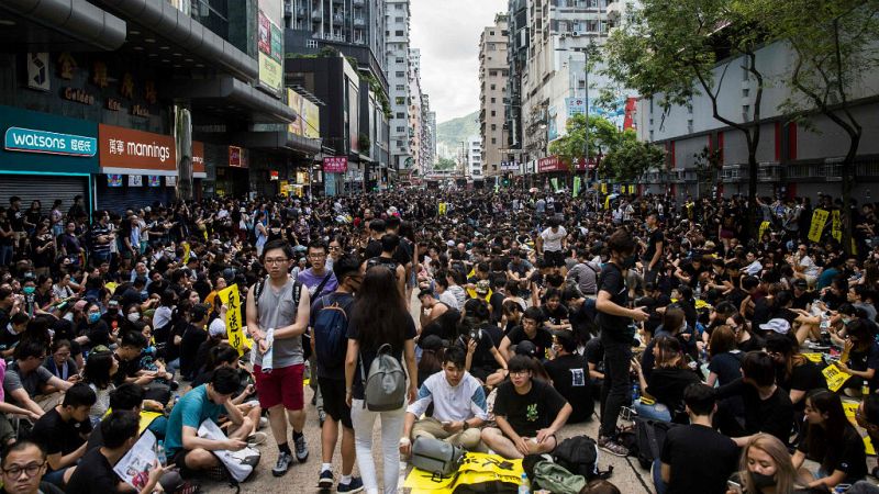 Boletines RNE - Hong Kong bloqueado por una huelga general - Escuchar ahora 