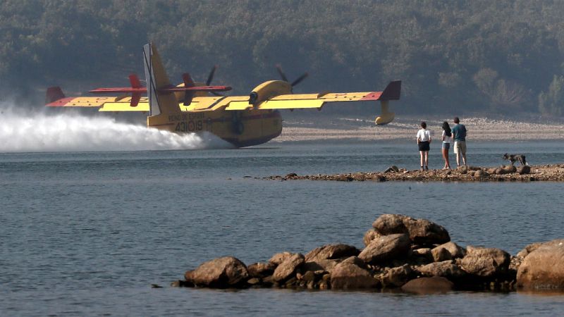 Boletines RNE - El incendio de La Granja de San Ildefonso continúa avanzando y ha alcanzado Rascafría en Madrid - Escuchar ahora 