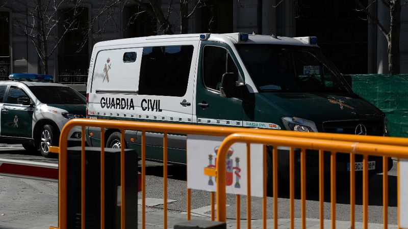 Boletines RNE - Cinco detenidos por violar presuntamente a una mujer en Benidorm - Escuchar ahora