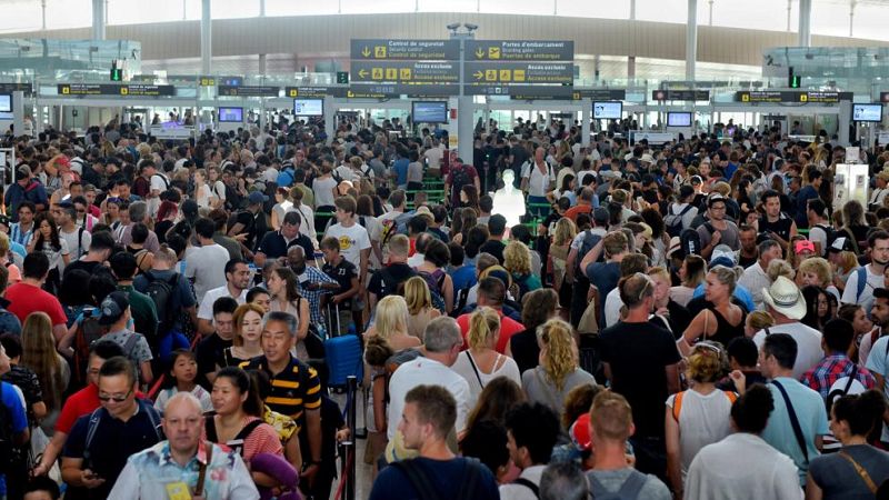  Las mañanas de RNE con Íñigo Alfonso - Huelga en El Prat | "La empresa no nos ha valorado nunca como trabajadores" - EScuchar ahora