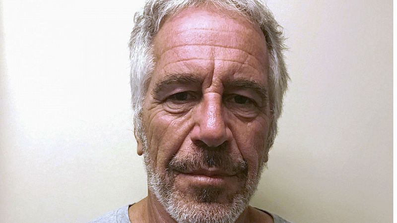 24 horas fin de semana - 20 horas - El FBI investiga el «aparente suicidio» del magnate Epstein, acusado de explotación sexual a menores - Escuchar ahora
