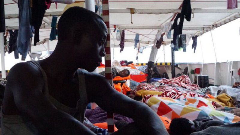 24 horas fin de semana - 20 horas - Permiten desembarcar a 3 inmigrantes del Open Arms, pero no a los otros 157 - Escuchar ahora