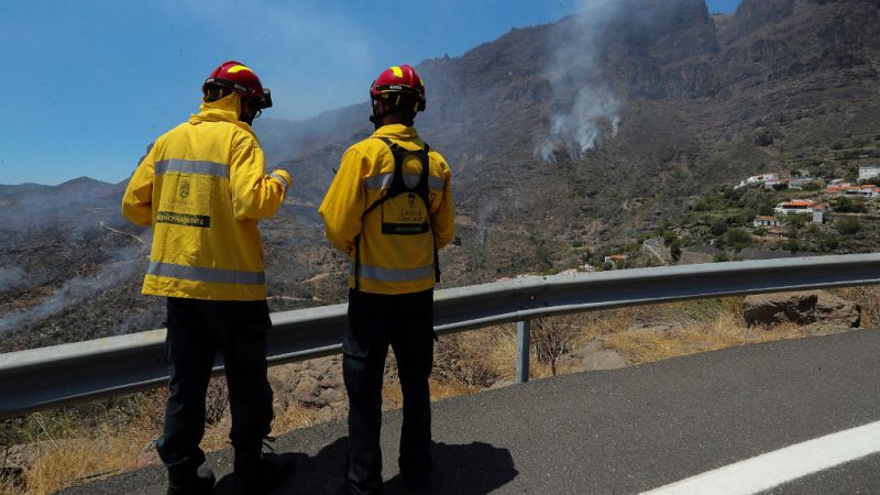Las mañanas de RNE con Íñigo Alfonso - Optimismo en la extinción del fuego que afecta a Gran Canaria - Escuchar ahora