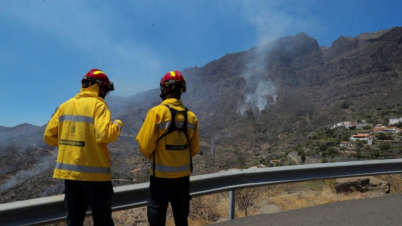  Boletines RNE - El viento dificulta las labores de extinción del incendio de Gran Canaria - Escuchar ahora
