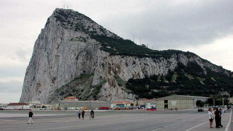 Boletines RNE - Gibraltar libera al petrolero iraní retenido desde julio - Escuchar ahora