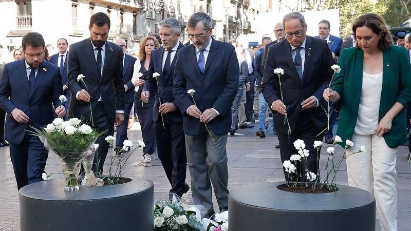 Boletines RNE - Barcelona homenajea a las víctimas del 17A con flores y "El Cant dels Ocells" - Escuchar ahora