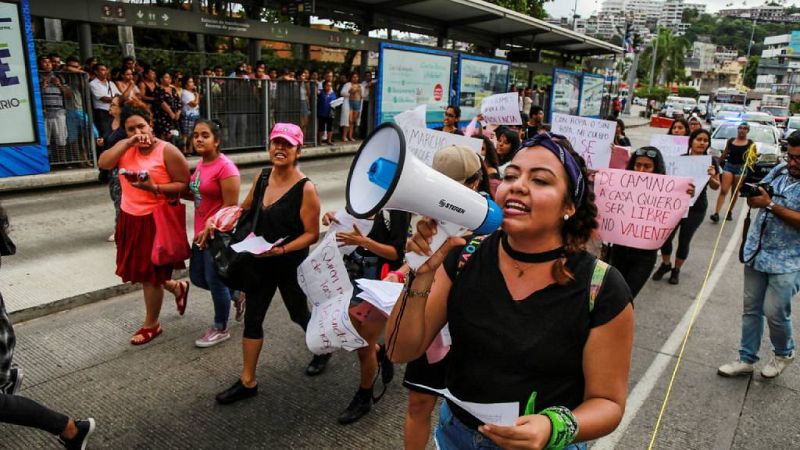 Boletines RNE - Mujeres que protestan por violaciones causan destrozos en Ciudad de México - Escuchar ahora