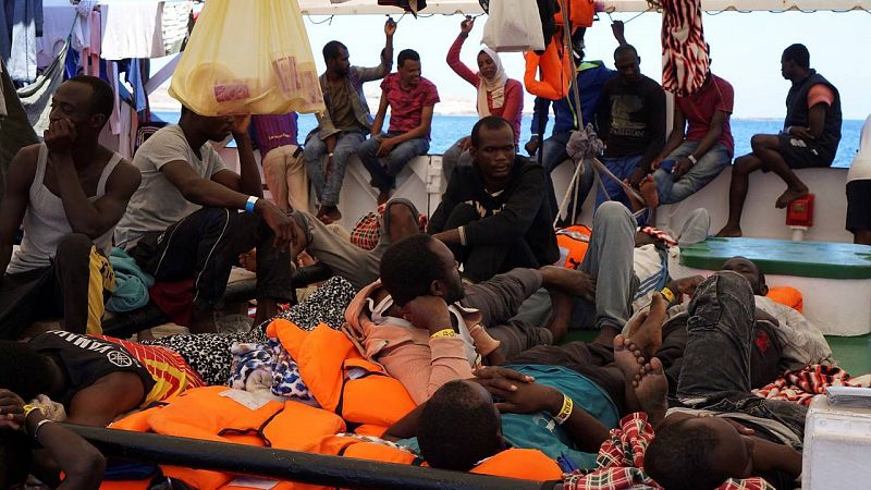 Boletines RNE - Italia ordena el desembarco de los 28 menores que están en el "Open Arms" - Escuchar ahora
