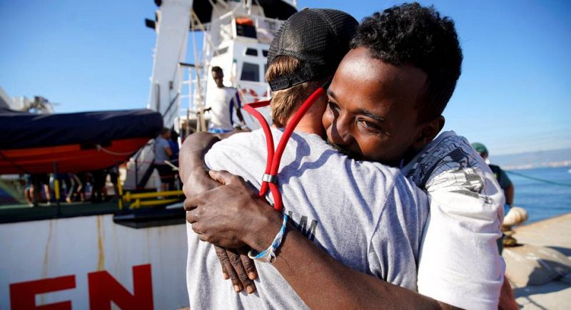 Boletines RNE - España ofrece como puerto seguro Algeciras al Open Arms - Escuchar ahora