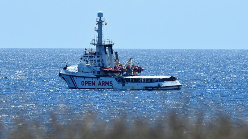  Boletines RNE -  Open Arms | Crisis y confusión entre España, Italia y la ONG - Escuchar ahora