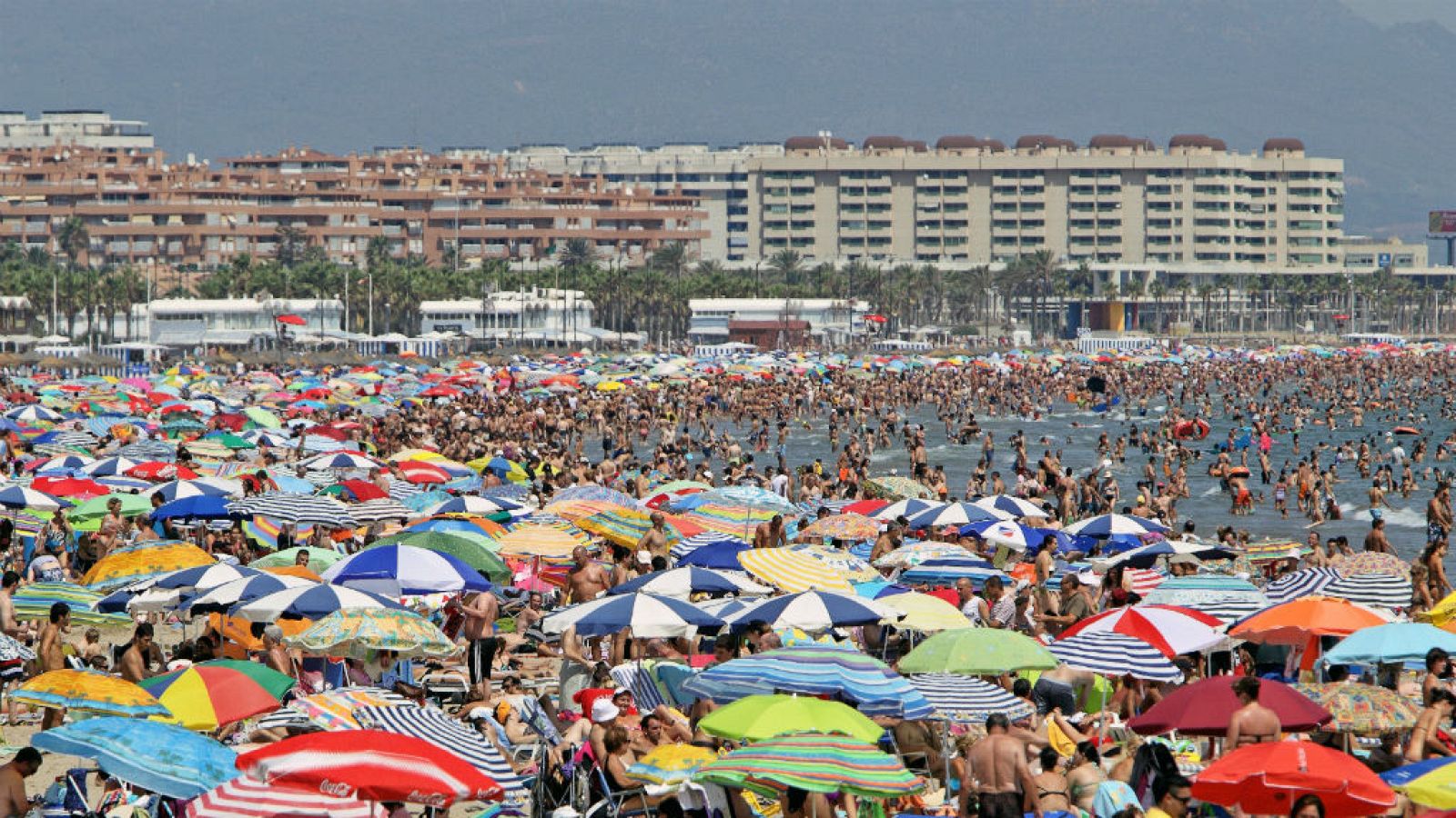14 horas - Multas por coger sitio en la playa - Escuchar ahora