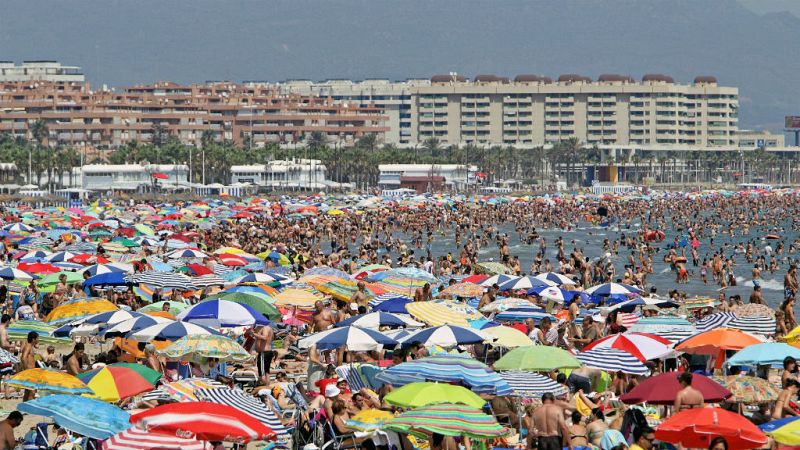 14 horas - Multas por coger sitio en la playa - Escuchar ahora