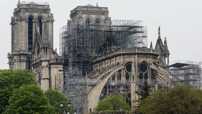  14 Horas - Se reanudan las tareas de recuperación de Notre Dame - Escuchar Ahora 