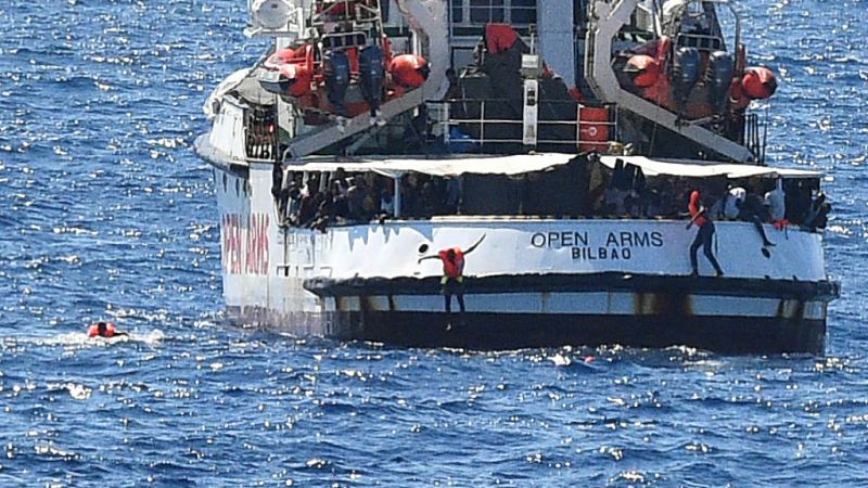  4 horas - Nueve migrantes del Open Arms intentan, de nuevo, lanzarse al mar - Escuchar ahora