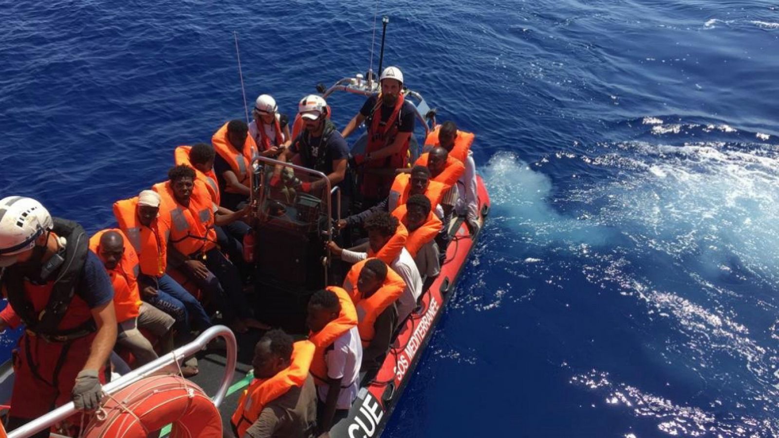 Las mañanas de RNE con Íñigo Alfonso - Ocean Viking: 350 personas a bordo desde hace dos semanas - Escuchar ahora