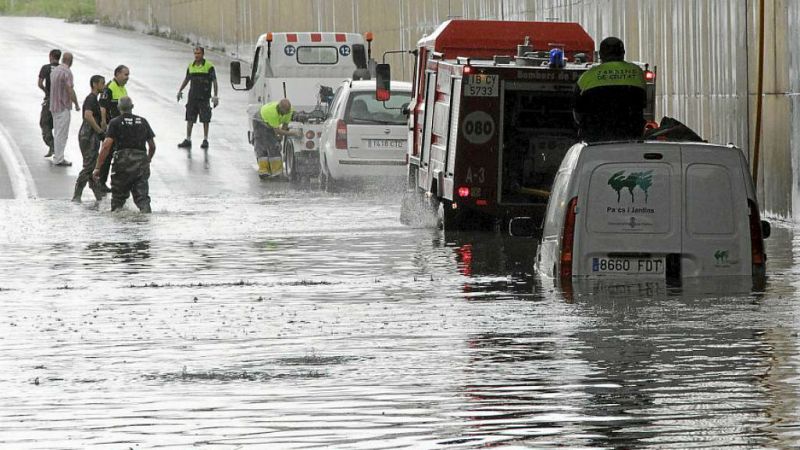 Boletines RNE - Varias personas rescatadas por las fuertes lluvias en Alicante - Escuchar ahora