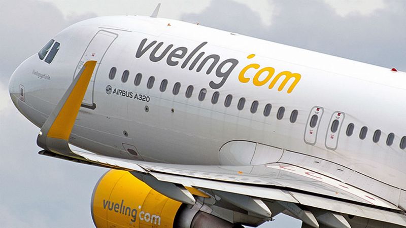 Boletines RNE - Vueling cancela 112 vuelos este fin de semana por la huelga convocada en Iberia