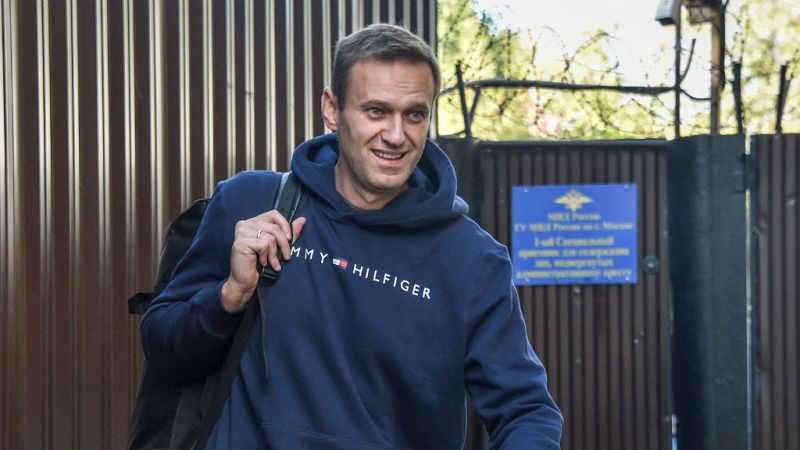 Boletines RNE - Liberado el opositor ruso, Alexei Navalny, tras 30 dias en prisión - Escuchar ahora