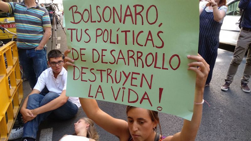 14 horas - Protestas frente a las embajadas de Brasil por el incendio en el Amazonas - Escuchar ahora