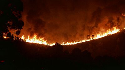 24 horas - Desalojan una localidad de Huelva por un incendio - Escuchar ahora