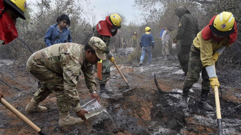 Cinco continentes - Bolivia también lucha contra el fuego en su Amazonía - Escuchar ahora