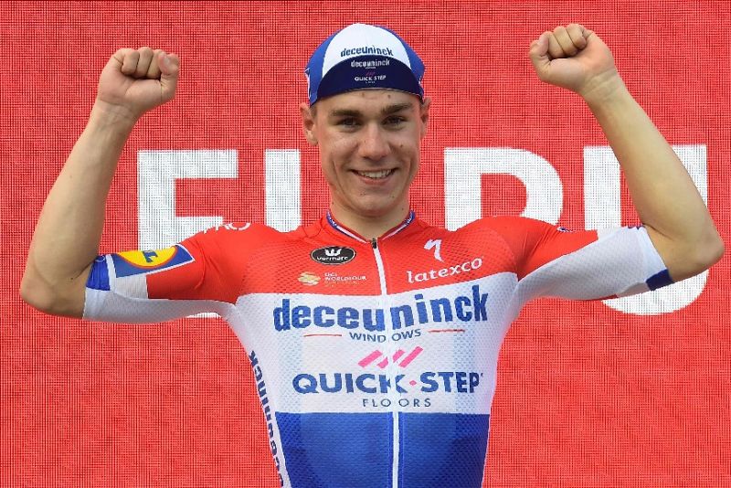 La Vuelta - El holandés Fabio Jakobsen gana en un apretado esprint con photo finish - Escuchar ahora