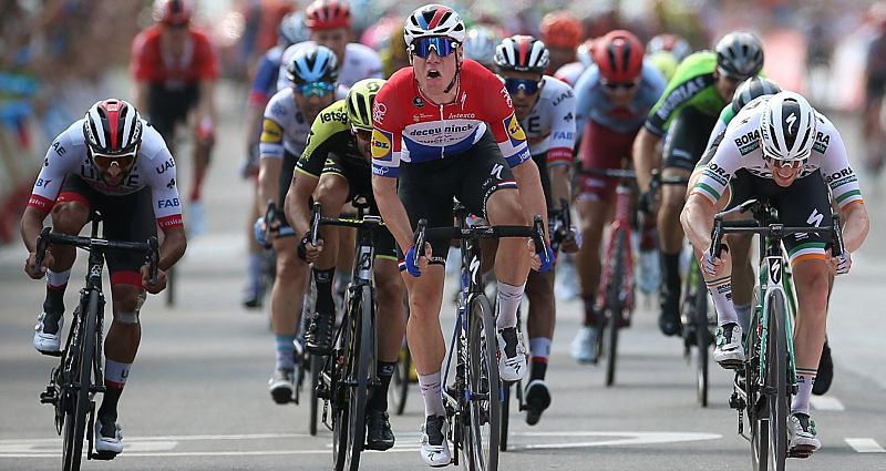 La Vuelta - El holands Jakobsen se impone al esprint en la cuarta etapa y Nicolas Roche mantiene el maillot rojo de lder - Escuchar ahora