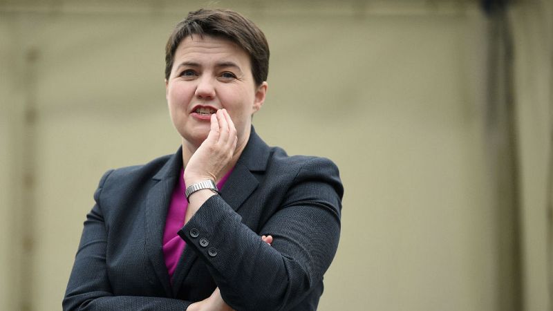 Boletines RNE - Dimite la líder de los conservadores escoceses, Ruth Davidson, tras la suspensión del Parlamento - Escuchar ahora