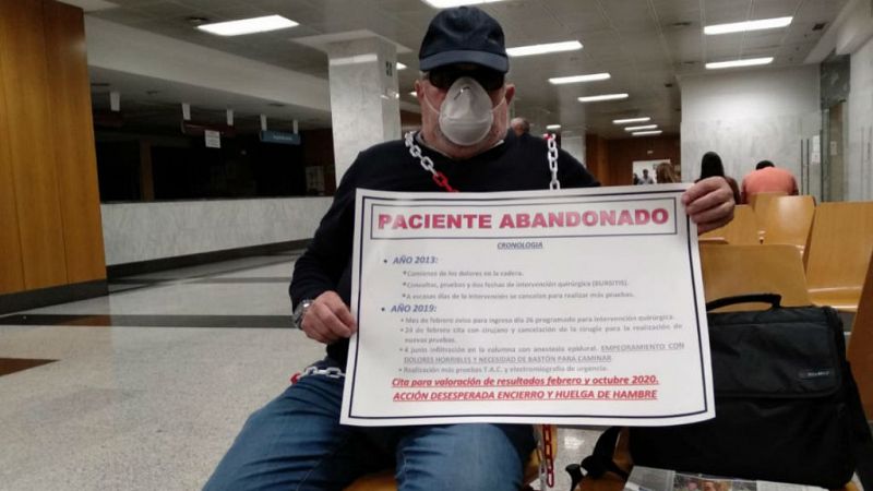 Boletines RNE - Un hombre se encadena en el hospital para protestar por el retraso en las citas - escuchar ahora