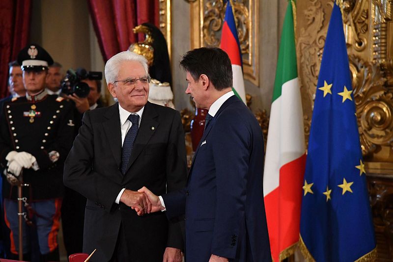 Boletines RNE - Giuseppe Conte y sus 21 ministros juran el cargo en Italia - Escuchar ahora