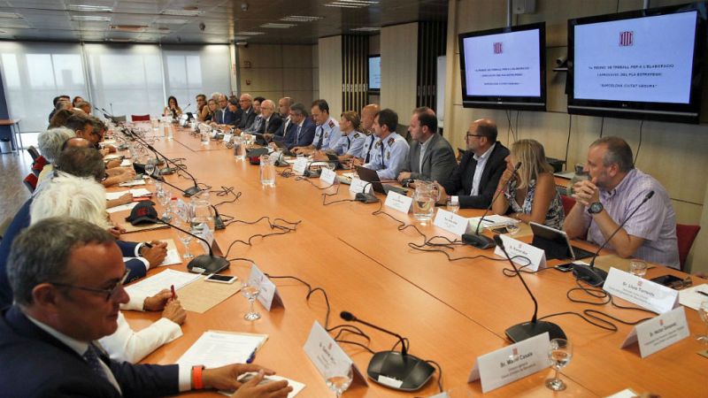  14 horas - Vecinos, comerciantes y policía opinan sobre la inseguridad en Barcelona - Escuchar ahora