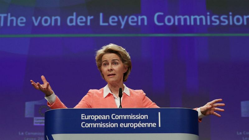 Boletines RNE - La presidenta de la Comisión Europea ha presentado su equipo de gobierno - Escuchar ahora 