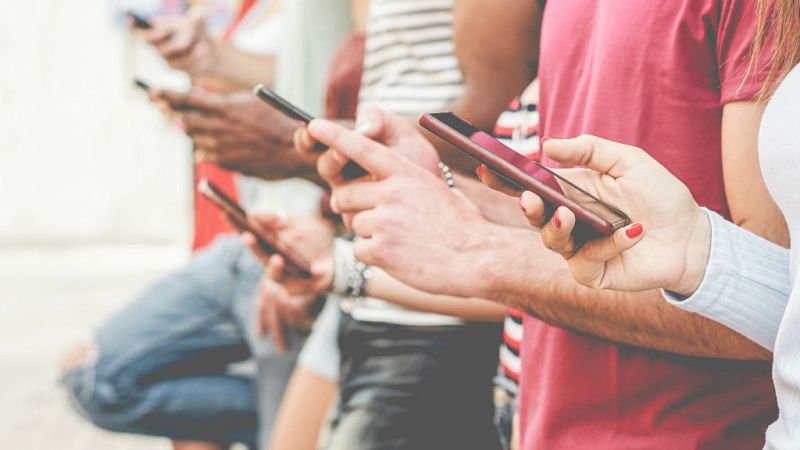  Las mañanas de RNE con Iñigo Alfonso - Atraer a los jóvenes: El reto de los medios públicos en Europa - escuchar ahora