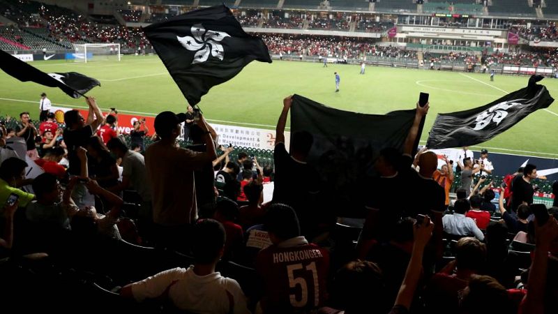 14 horas - Muere una iraní que se inmoló tras ser detenida por entrar a un estadio - Escuchar ahora